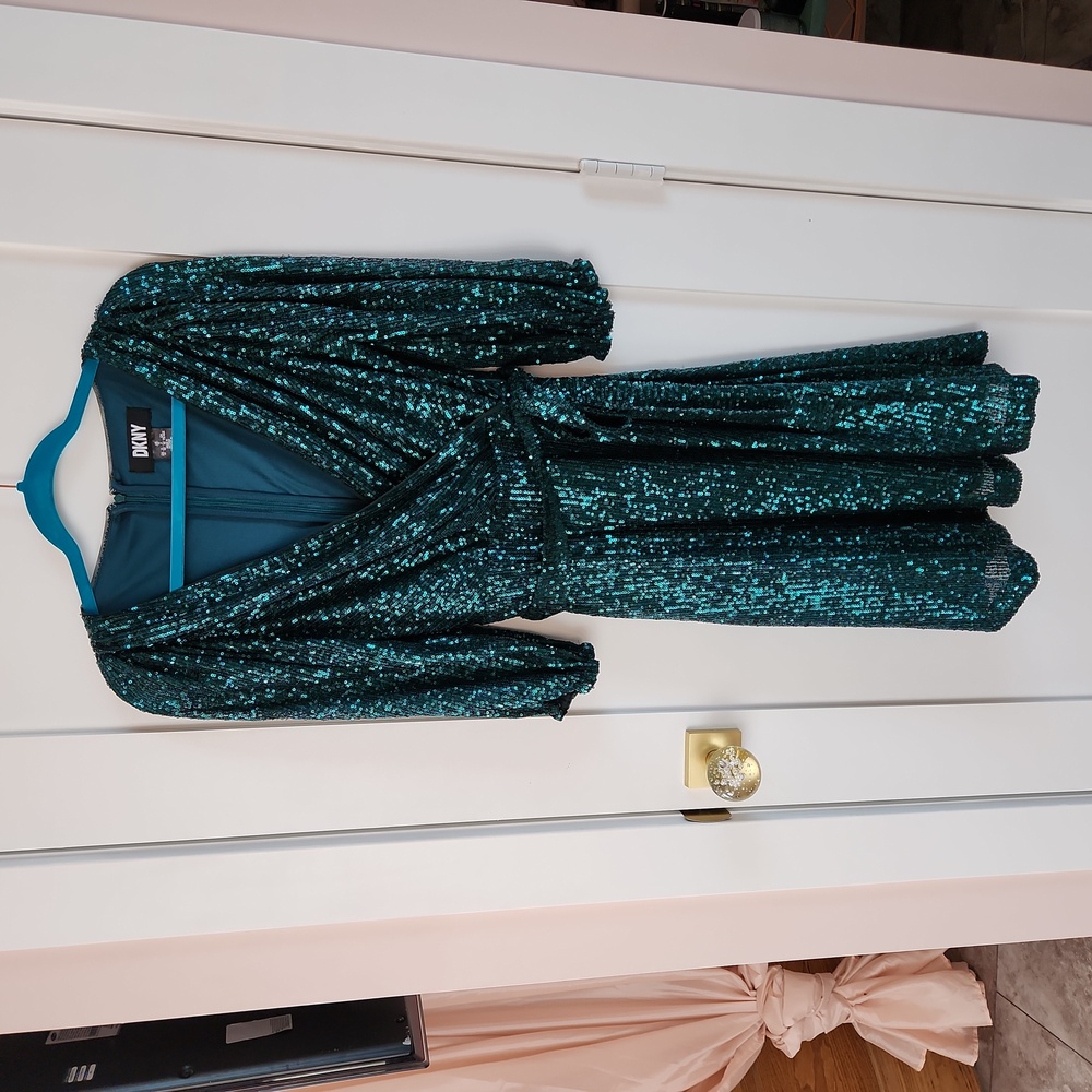 DKNY Sz 10 EMERALD SEQUIN PARTY DRESS